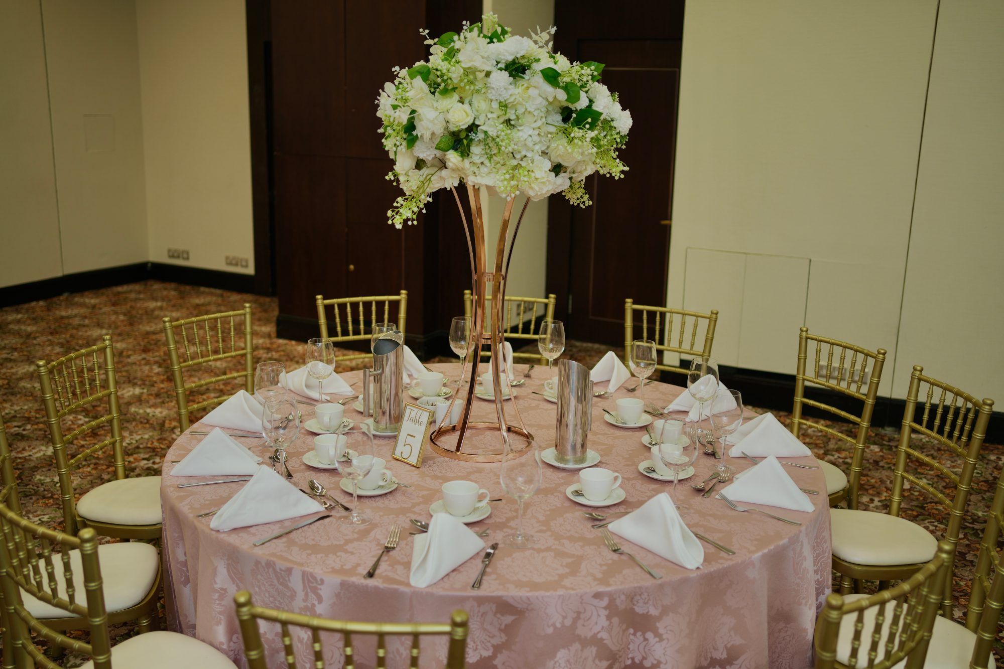 The Tables, Set